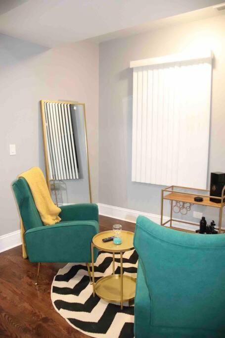 Upscale Apartment Westside Of Chicago Exterior foto