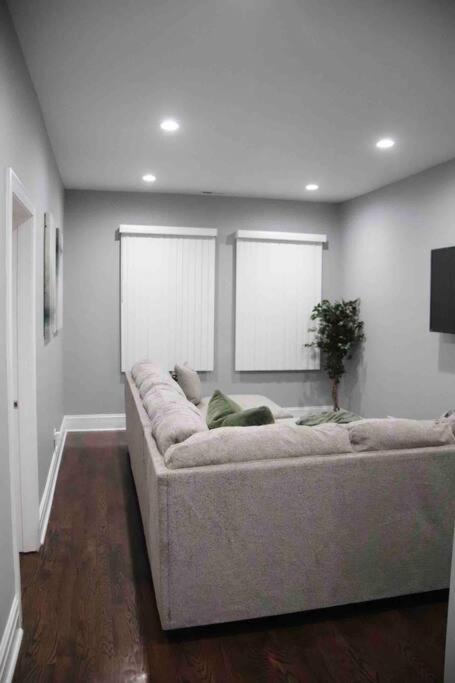 Upscale Apartment Westside Of Chicago Exterior foto